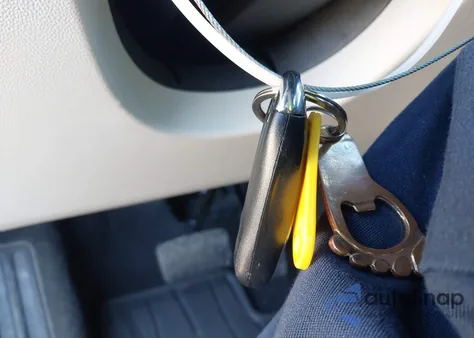 2023 Buick Enclave Essence Awd z USA, uszkodzony, nr VIN 5GAEVAKW2PJ166251